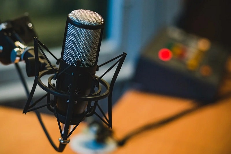 10 podcasts dominating global listening trends