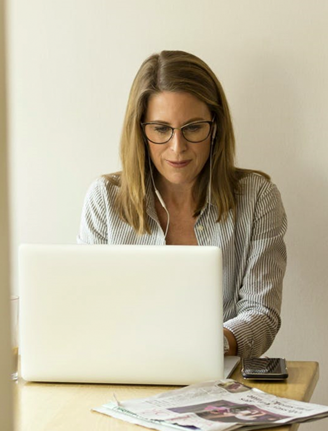 women-at-desk-d