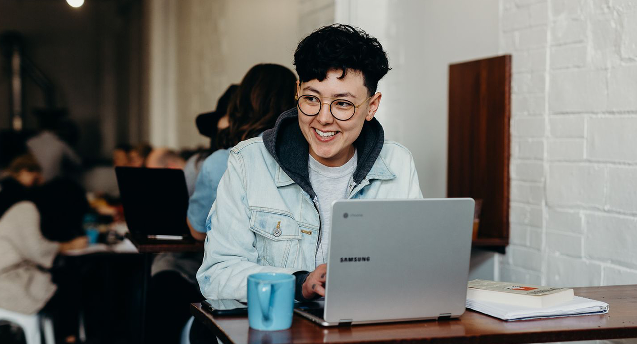 Girl-at-laptop-01 10 podcasts dominating global listening trends